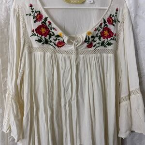 Boho Cream Embroidered Floral Tunic Top Size M NWT